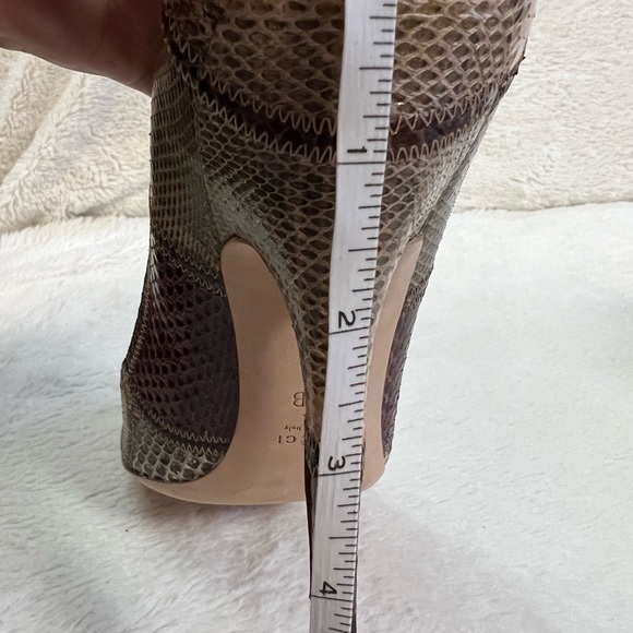 GUCCI Python Printed Pumps 💗 - Picture 8 of 12